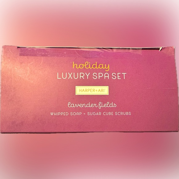 NWT Holiday Luxury Spa Set Lavender Fields Soap and Sugar Scrub - Picture 2 of 5